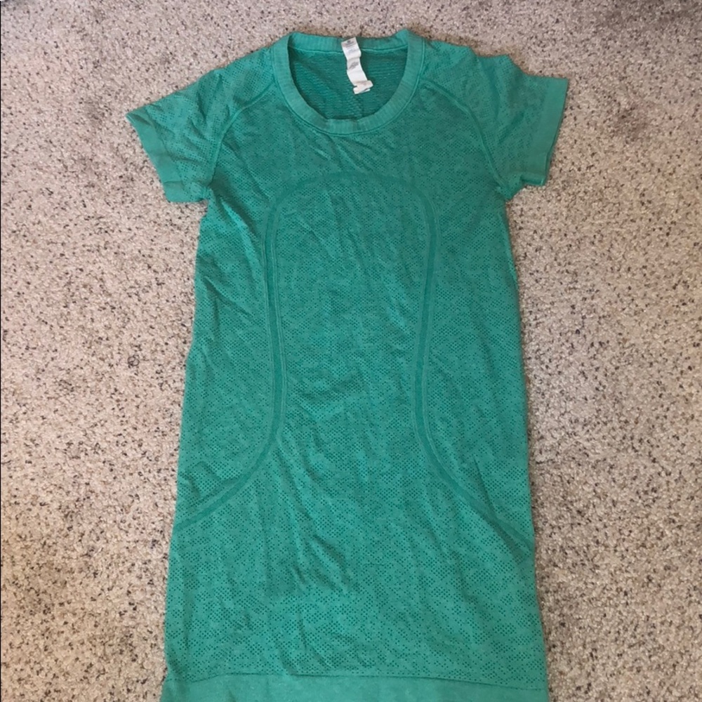 lululemon athletic top